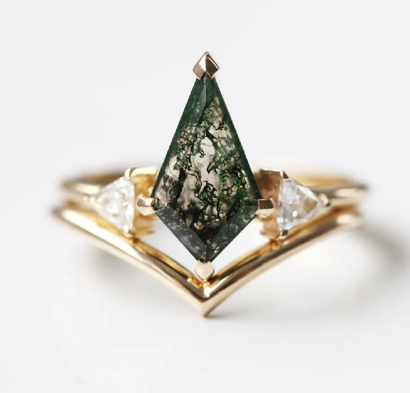 Limited-Time Offer On Elegant Jewelry Pieces Avery Kite Moss Agate Ring With Chevron Band Limited-Time Offer On Elegant Jewelry Pieces Avery Kite Moss Agate Ring With Chevron Band