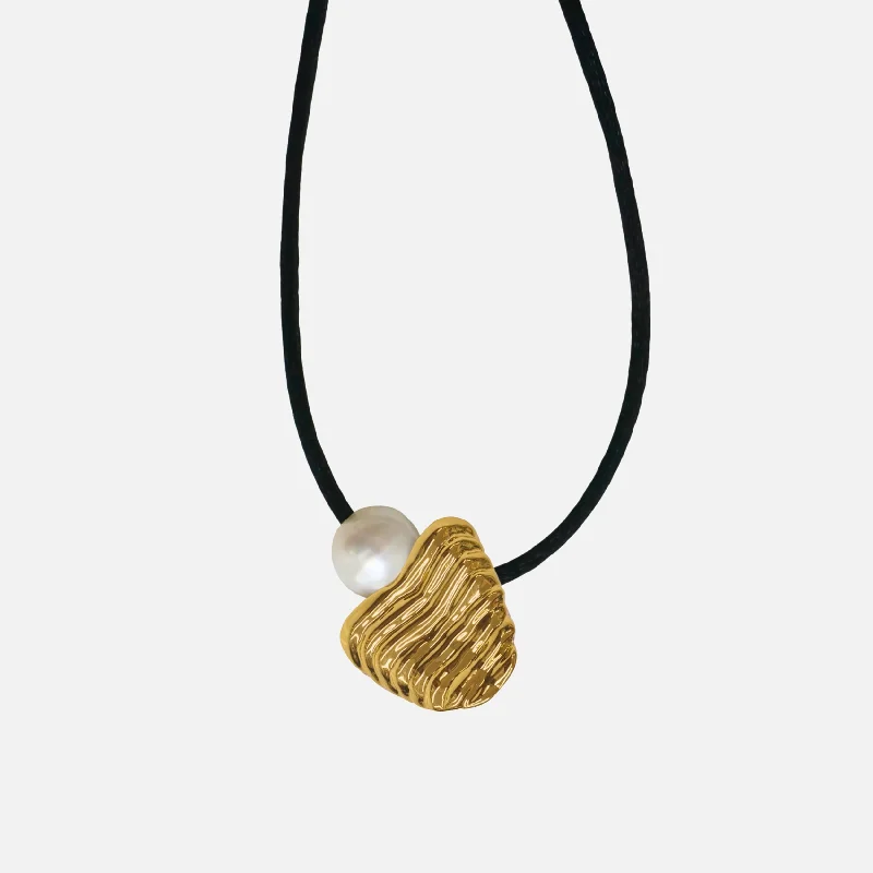 Affordable Glamour – Premium Jewelry At Special Prices Pearl Formation Pendant