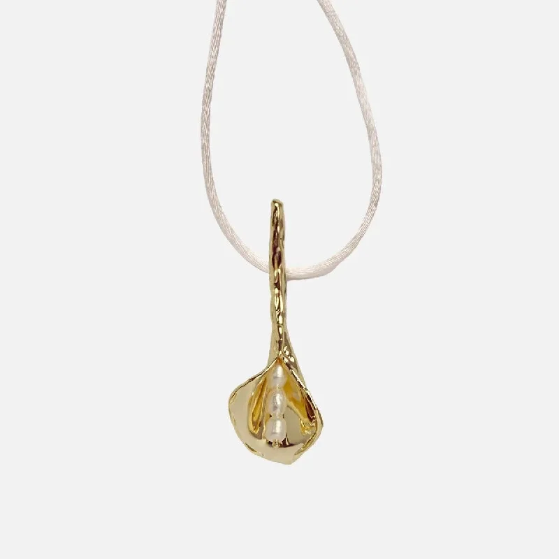 Huge Savings On Timeless Jewelry Collections Calla Lily Pendant