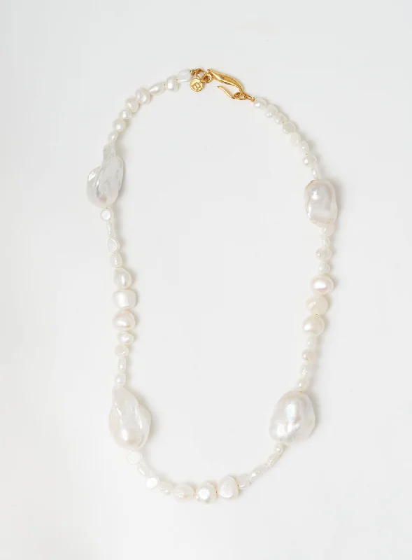 Dainty And Elegant Jewelry Now At Reduced Prices Odd pearl 14K Gold Plated Necklace w. Pearls Dainty And Elegant Jewelry Now At Reduced Prices Odd pearl 14K Gold Plated Necklace w. Pearls