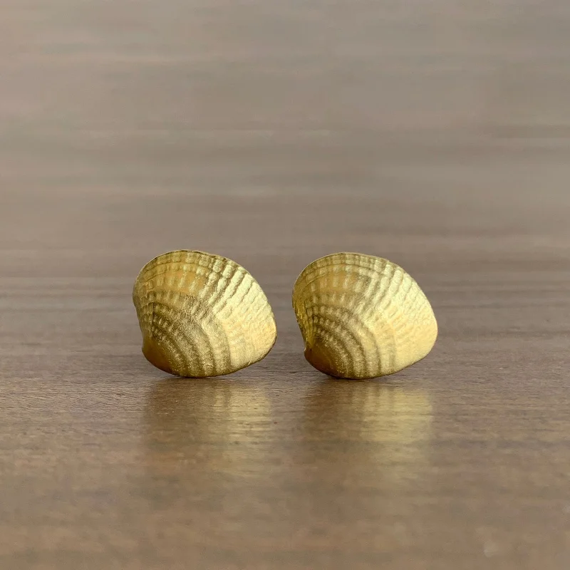Elegant Jewelry, Exclusive Prices – Shop Now Cross-Bar Venus Shell Post Earrings