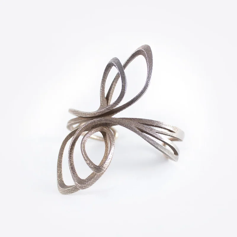 Get Ready To Sparkle – Special Jewelry Discounts Flora Steel Bracelet