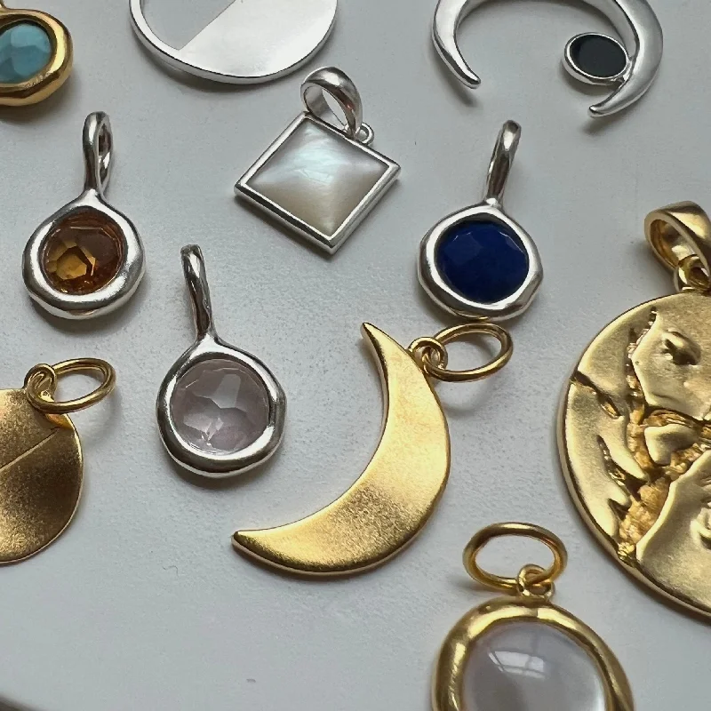 Personalized Engraved Jewelry For Meaningful Gifts 'Moon Sister' Pendant
