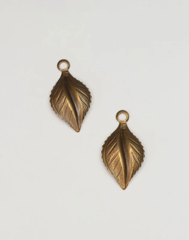 Accessorize For Less – Luxury Jewelry At Affordable Prices Scalloped Leaf Charm, 24x13mm, (2pcs) Accessorize For Less – Luxury Jewelry At Affordable Prices Scalloped Leaf Charm, 24x13mm, (2pcs)