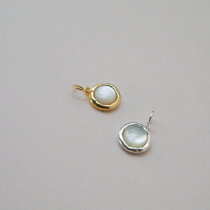 Limited-Stock Jewelry Clearance – Grab Your Favorites Now 'Sigrid' Shell Charm